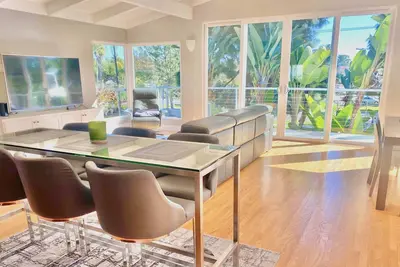 Image de Sun-Filled 4br Home w/Pool & Golf Cart. Walk to Beach, Downtown Coronado.