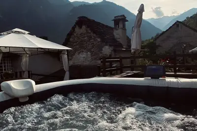 Image de The Contemporary Cabin; mix of past and present