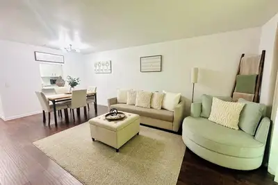 Image de Be Our Guest - Cozy Townhome Close to Downtown Ocala