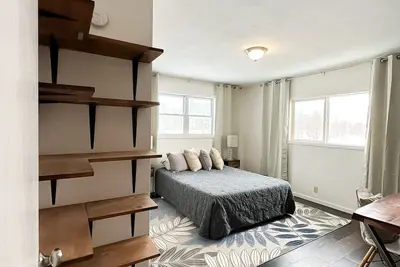 Image de Newly Updated house 3 min to Lake Cadillac & Mitchell, King bed. Lots of parking