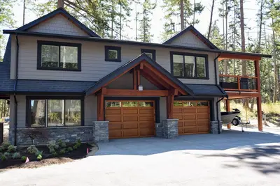 Image de The Eagles Nest - just a 5 minute walk to the beach!