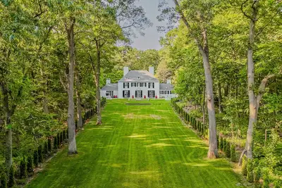 Image de Long Island’s most unique stay! Beautiful home on The Gold Coast.