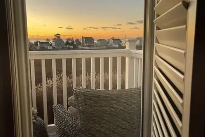 Fresh, Airy Townhome next to Pilot's Point Marina with Long Island Sound Views