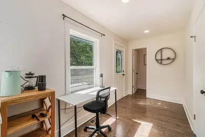 Image de Make beautiful music and sleep up to 14 in this modern-century home!