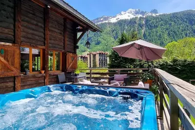 Image de Chalet Falcon - Spacious Chalet with Hot Tub