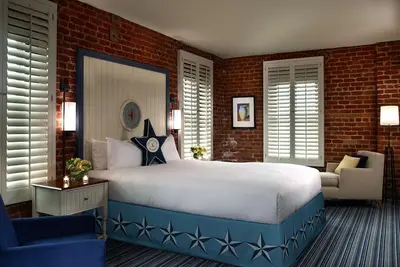 Image de 1-Bedroom Suite at a 4. 5⭐️ Hotel