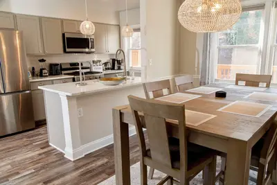 Image de Spacious, Peaceful Baltimore Townhome with Dedicated Workspace