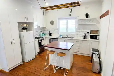 Image de \"Darlow Cottage\" with Free Wi-Fi in Central Location near the Hospital Precinct