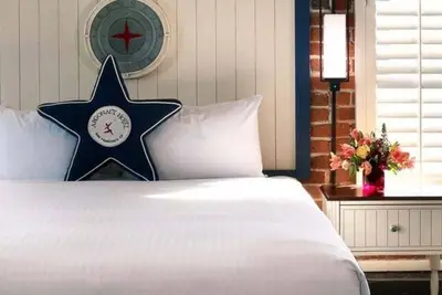 Image de 1-Bedroom Suite at a 4. 5⭐️ Hotel