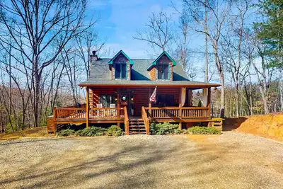 Image de Dog-friendly cabin with hot tub, gorgeous views, firepit & wraparound porch