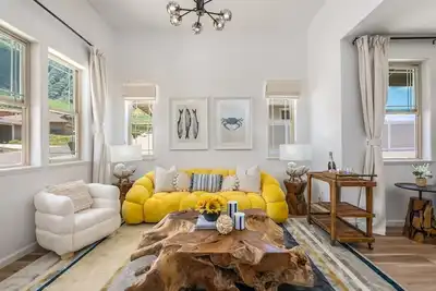 Image de @Marbella Lane - 7br home w/ Mountain+Ocean Views