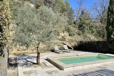 Image de Maison avec piscine et jardin clos dans domaine oléicole. Animaux acceptés!