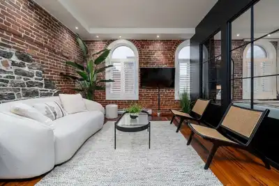 Image de The Rock and Red / Centre-ville de Québec