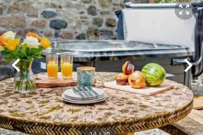 Image de Get Cosy in this Beautiful Dog-Friendly Cottage with Log Burner & Hot Tub