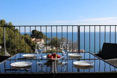 Image de Idillic penthouse between sea and pine trees
