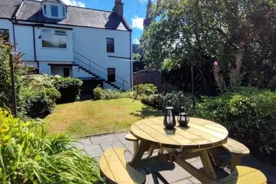 Image de Innerleithen: 3 beds. Garden. Parking. Bike store