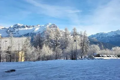 Image de T2 lumineux en rdc, avec vue panoramique