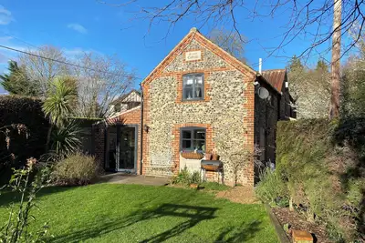 Image de Comfy Character Cottage, sleeps 13, Hot Tub, Spa Bath, Patio and Gardens