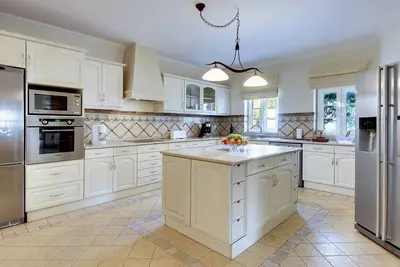 Image de Villa Lisianto - Quatre Chambres Villa, Couchages 8