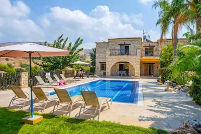 Image de Villa Androulla - Quatre Chambres Villa, Couchages 8