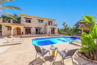 Image de Villa Chrisandria - Trois Chambres Villa, Couchages 6
