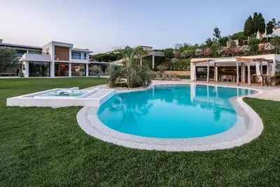 Favorite! Luxury And Spacious Villa In CÔTE D'Azur - Seaview