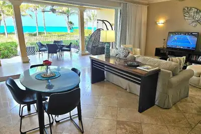 Image de \nVilla Renaissance 102 1st Floor Ocean Front 2 Bedrooms Now with 2 King Beds!