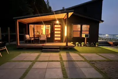 Image de Stylish Lake Retreat on Blue Bay, Flathead Lake, Montana with private beach!