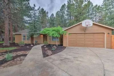 Image de Platinum Paradise-Private Hot Tub-Gas Firepit-Located In Bend-30 Min to Bachelor