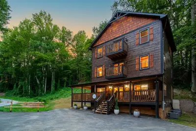Image de Rustic-Chic Retreat with Hot Tub, Stone Fireplace & Game Room