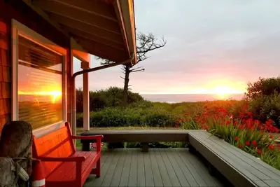 Image de Yachats Oceanview Home With Sandy Beach Access