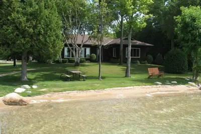Image de Summer Season -45 day min. -Walloon Lake home for Rent