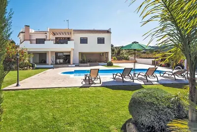 Villa Melody Latchi - Trois Chambres Villa, Couchages 6