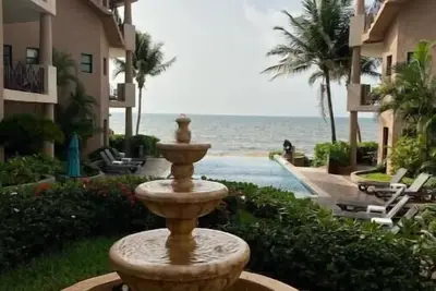 Image de Central Location in Town on the Beach Walk to Everything Shops, Bars, Food &more