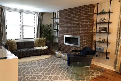 Image de Modern, elegant and cozy apartment on a quiet street.