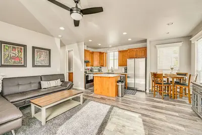 Image de Yuma Home w\/ Fire Pit & Outdoor Community Pool!