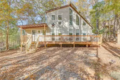 Image de Enjoy the scenic Pocono Mountains at this lovely and unique renovated home!