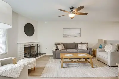 Sunny Oceanside Home w/ Patio, 5 Mi to Downtown!