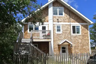Image de A beautiful, tranquil cottage on Lake Superior, just feet from the beach!