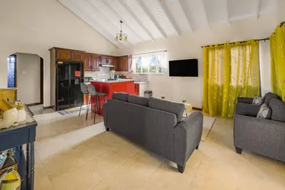 Image de Cozy Two Bedroom Apartment Available for Rent in Holetown Area