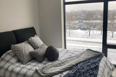 Image de Luxurious 3/2 Condo in Troy's Finest Building – Prime Location for World-Class