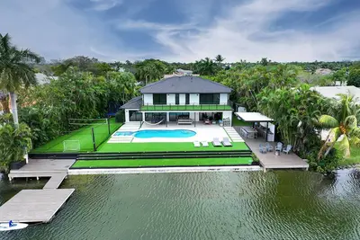 Image de Lake View Modern Estate, Ultimate Outdoor Fun & Sports field: 6br, 7. 5ba