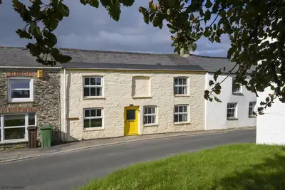Image de April Cottage - a cottage that sleeps 6 guests in 3 bedrooms