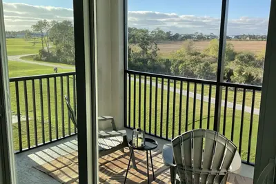 Beautiful Condo Overlooking Wellen Golf Course!