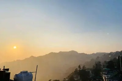 Image de Room 8 - Hill view Doon view city view