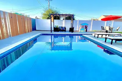 Image de \" Beautiful Pool Home\"