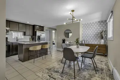 Image de Beautiful Brand New & Fresh 3 Bedroom, Home Office, and Garage