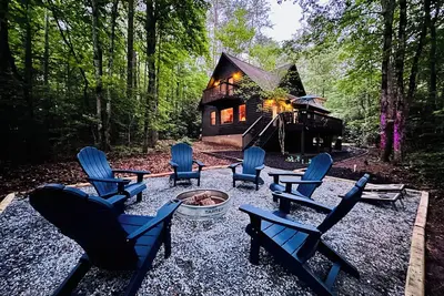 Close to Everything! 3br Sleeps 9 - King Bd - 5min Helen & Anna Ruby Falls