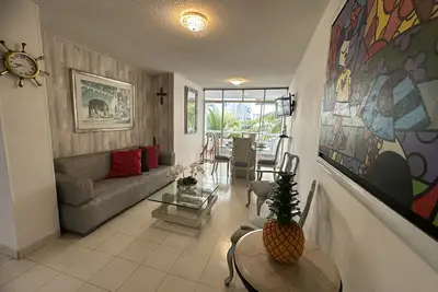 Image de Amplio Apto de 2 Alcobas con Salida Directa al Mar para 5 Personas