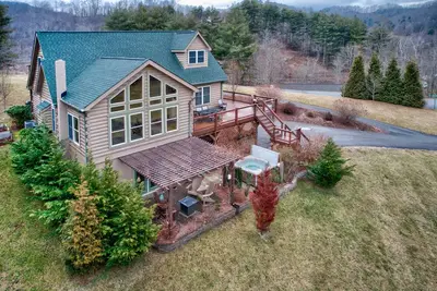 Image de Mountain Tranquility: Hot tub, Game table, Views